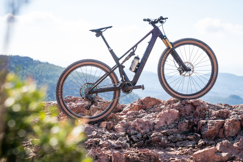 Test nouveauté | BMC Fourstroke AMP LT : l’e-bike thaumaturge