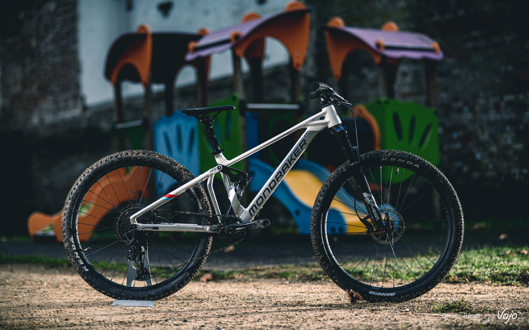 Mondraker Factor 26 : un tout-suspendu pour les apprentis riders