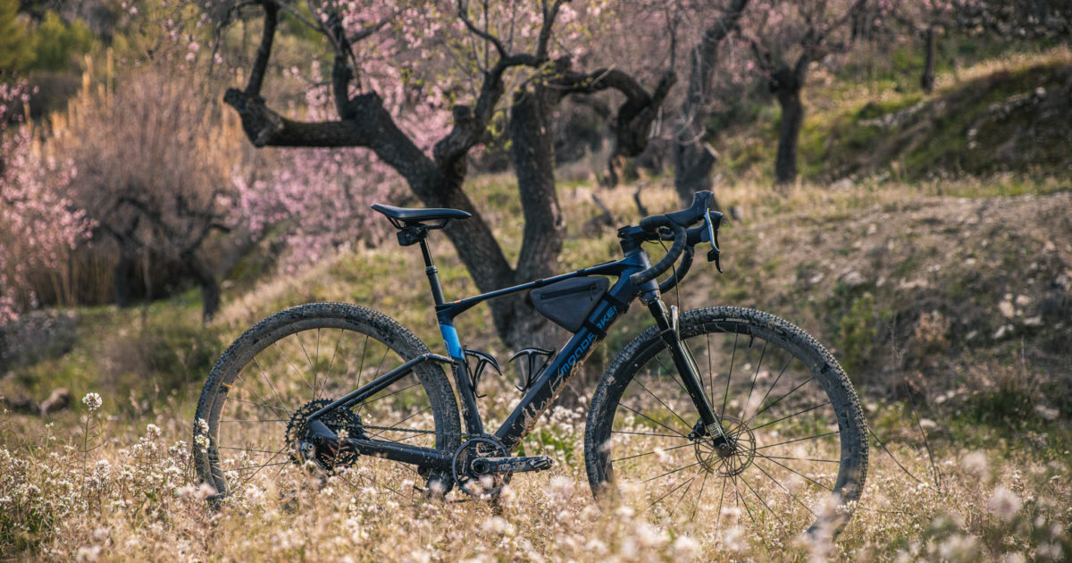 Test nouveauté | Mondraker Dusty : qu’importe le flacon, pourvu qu’on ait l’ivresse - Vojo Magazine