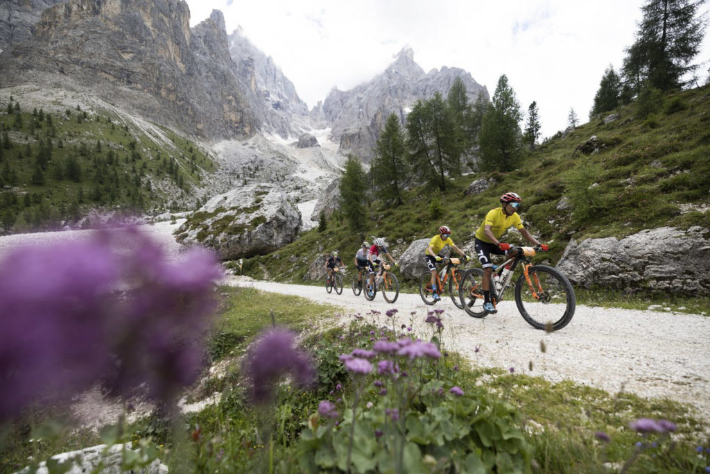 Bike Transalp : Montagnes russes dans un décor de rêve