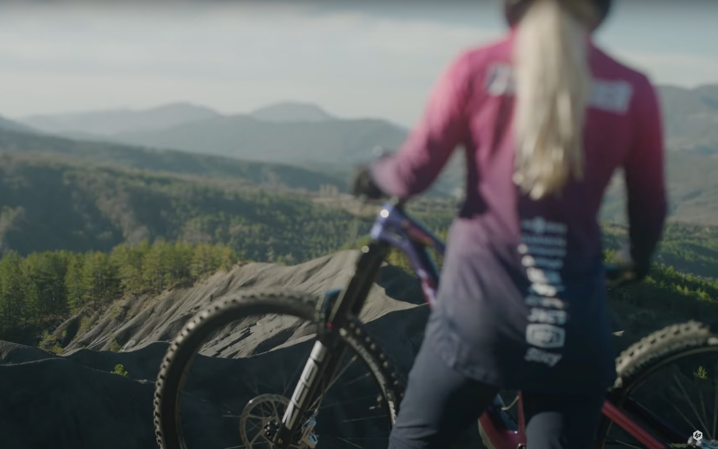 Le Lapierre Zipp Collective sur les crêtes des Terres Noires