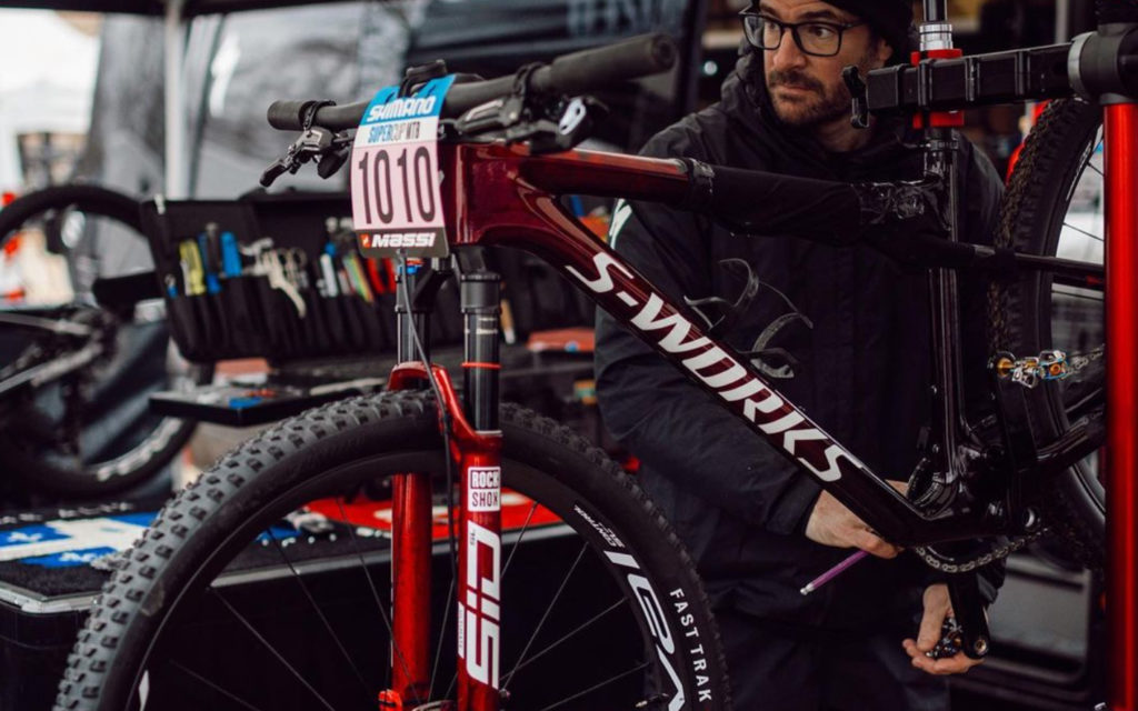 Spyshot | Un nouveau Specialized Epic avec amortisseur intégré ?