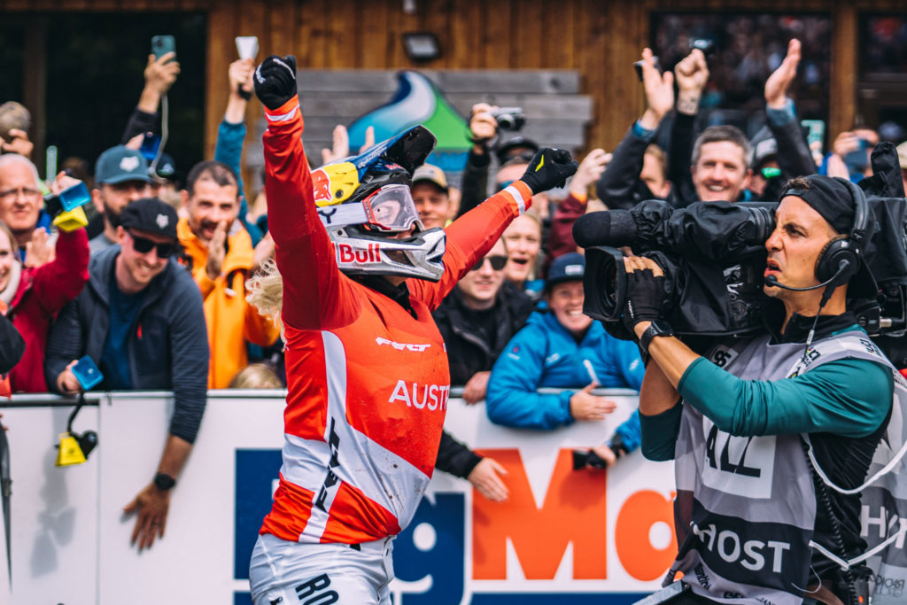 Worlds 2023 | DH : le doublé pour Vali Höll, l'exploit de Charlie Hatton !