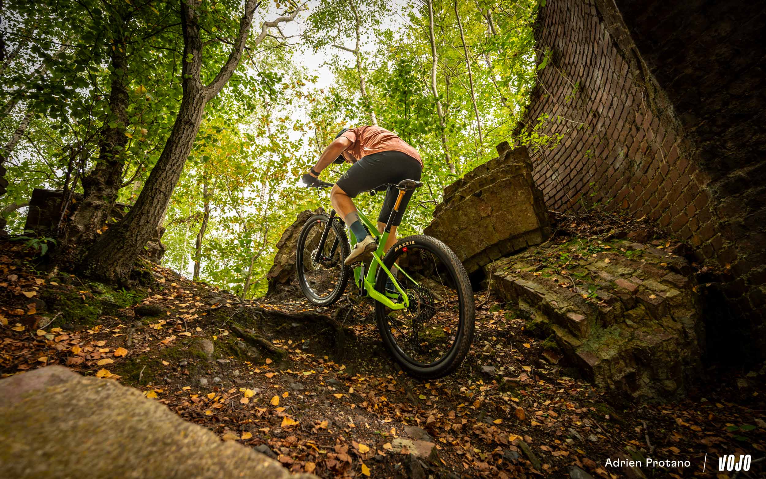 https://www.vojomag.com/app/uploads/2023/11/Cervelo ZFS 5 VS Santa Cruz Blur 2023 Vojo Adrien Protano 4 1.jpg