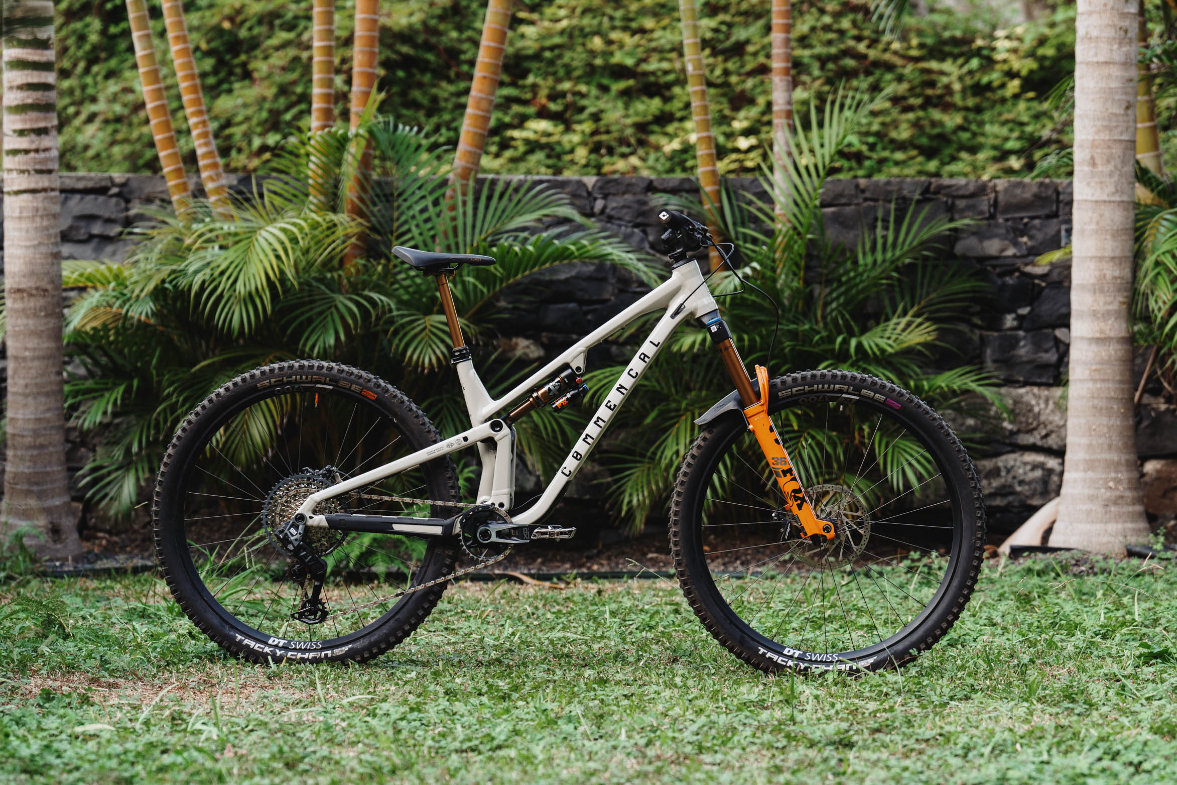 Prise en main | Commencal Meta V5 vs Meta SX V5 : lequel choisir ? - Vojo Magazine