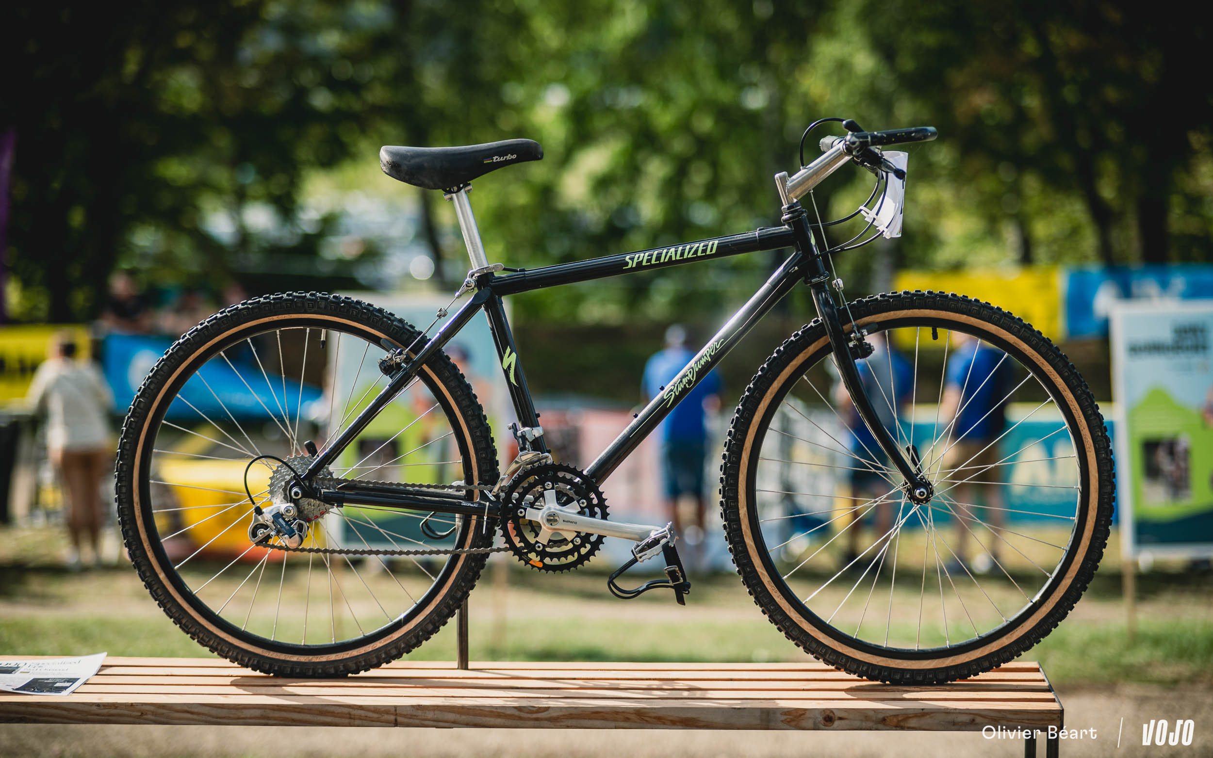 https://www.vojomag.com/app/uploads/2023/12/Specialized Epic Carbon Ned Overend Forestiere VTT Vintage 2023 copyright Beart Vojomag 1.jpg