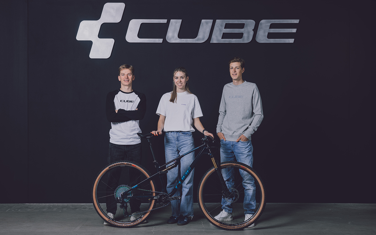 https://www.vojomag.com/app/uploads/2024/01/Cube XC Factory Team 2024.jpg