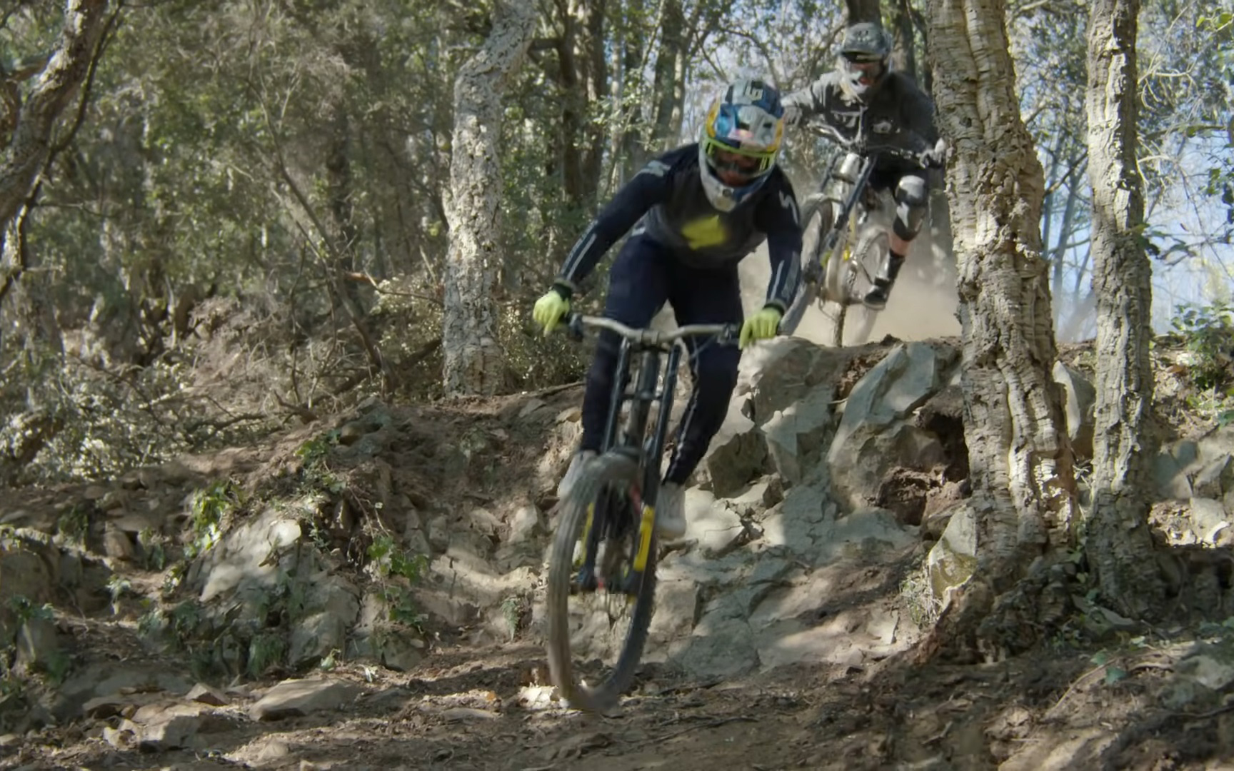 Loïc Bruni et Nico Vink créent une piste DH ensemble