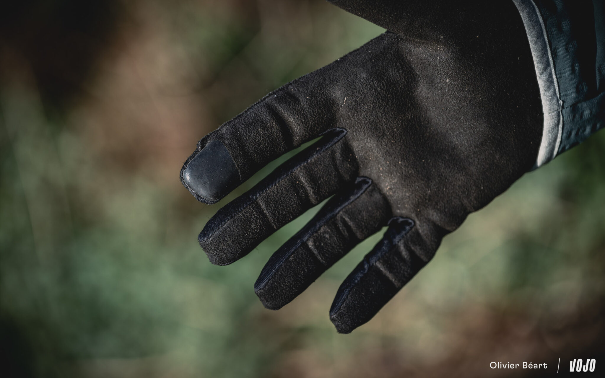 https://www.vojomag.com/app/uploads/2024/01/SQ Lab Gants hiver gloves ONE10 test essai avis copyright Beart Vojomag 4 2048x1280.jpg