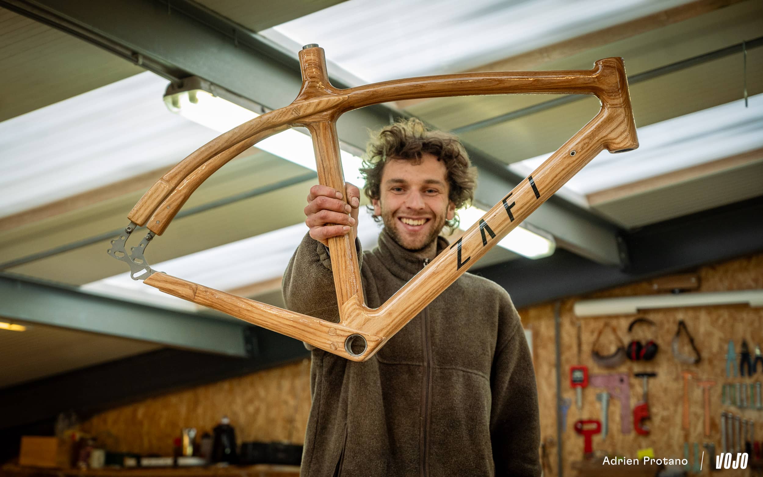 https://www.vojomag.com/app/uploads/2024/01/Zafi Cycles Simon Malvaux Vojo 2024 AP 7409.jpg
