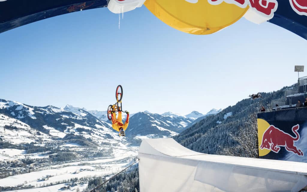 Fabio Wibmer défie la descente de Kitzbühel, mythique piste de ski alpin