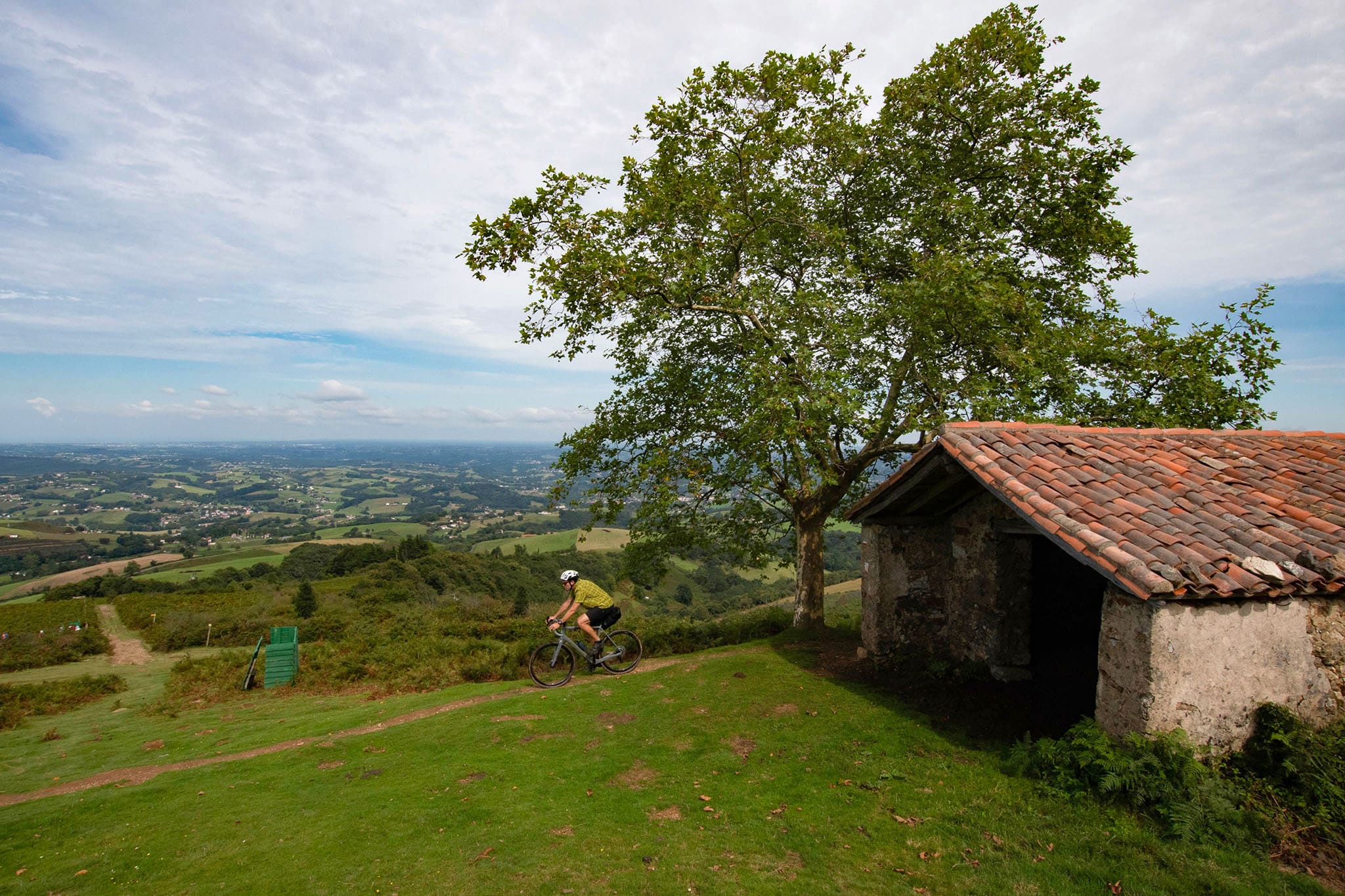 https://www.vojomag.com/app/uploads/2024/02/Gravel Pays basque bergerie 2.jpg