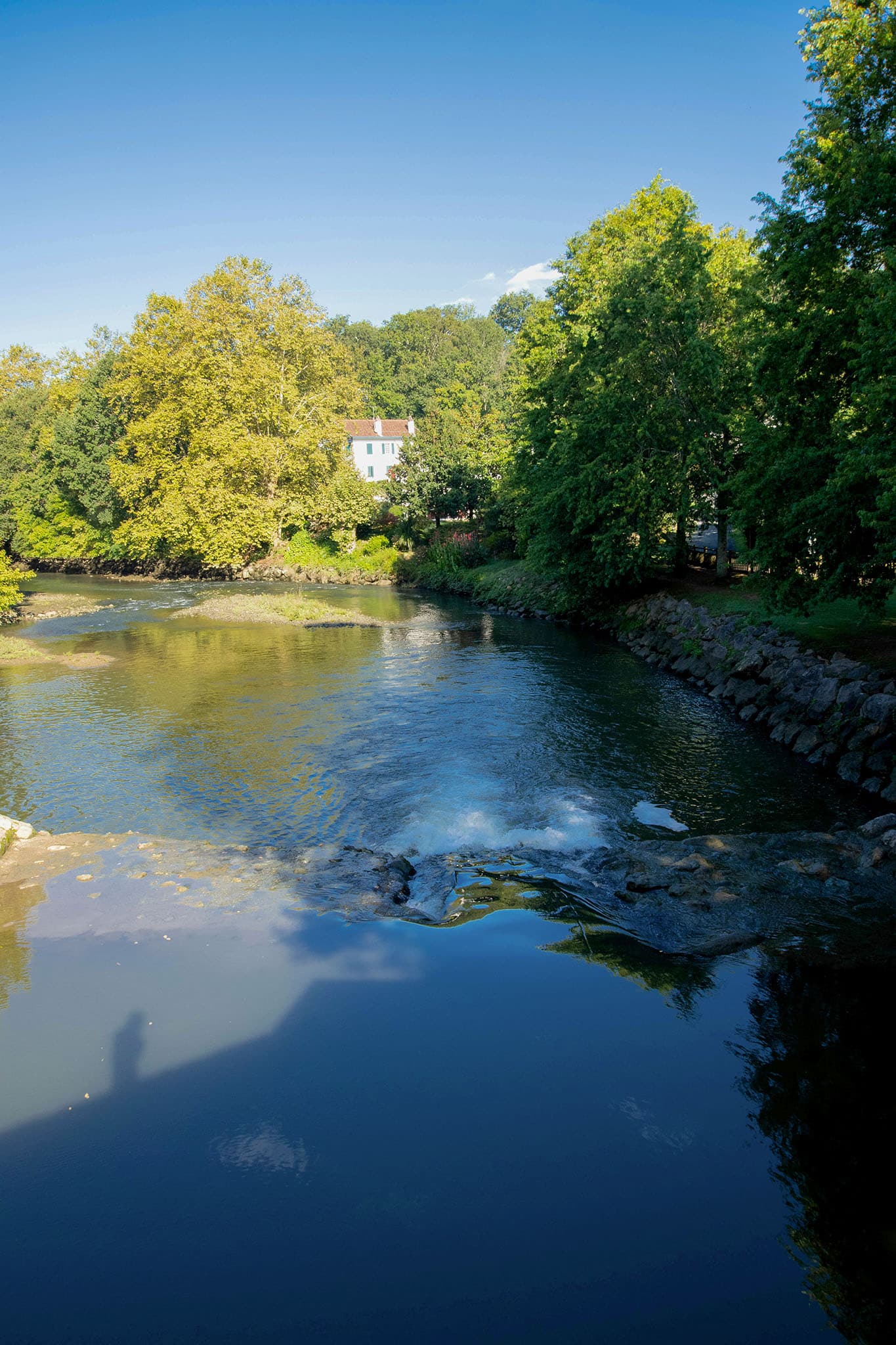 https://www.vojomag.com/app/uploads/2024/02/Gravel Pays basque riviere.jpg