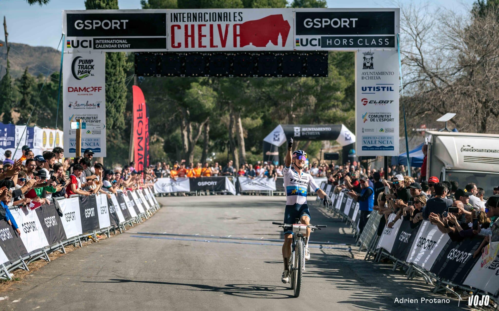 XCO Chelva 2024 | Dascalu et Blunk en puissance, du monde derrière !