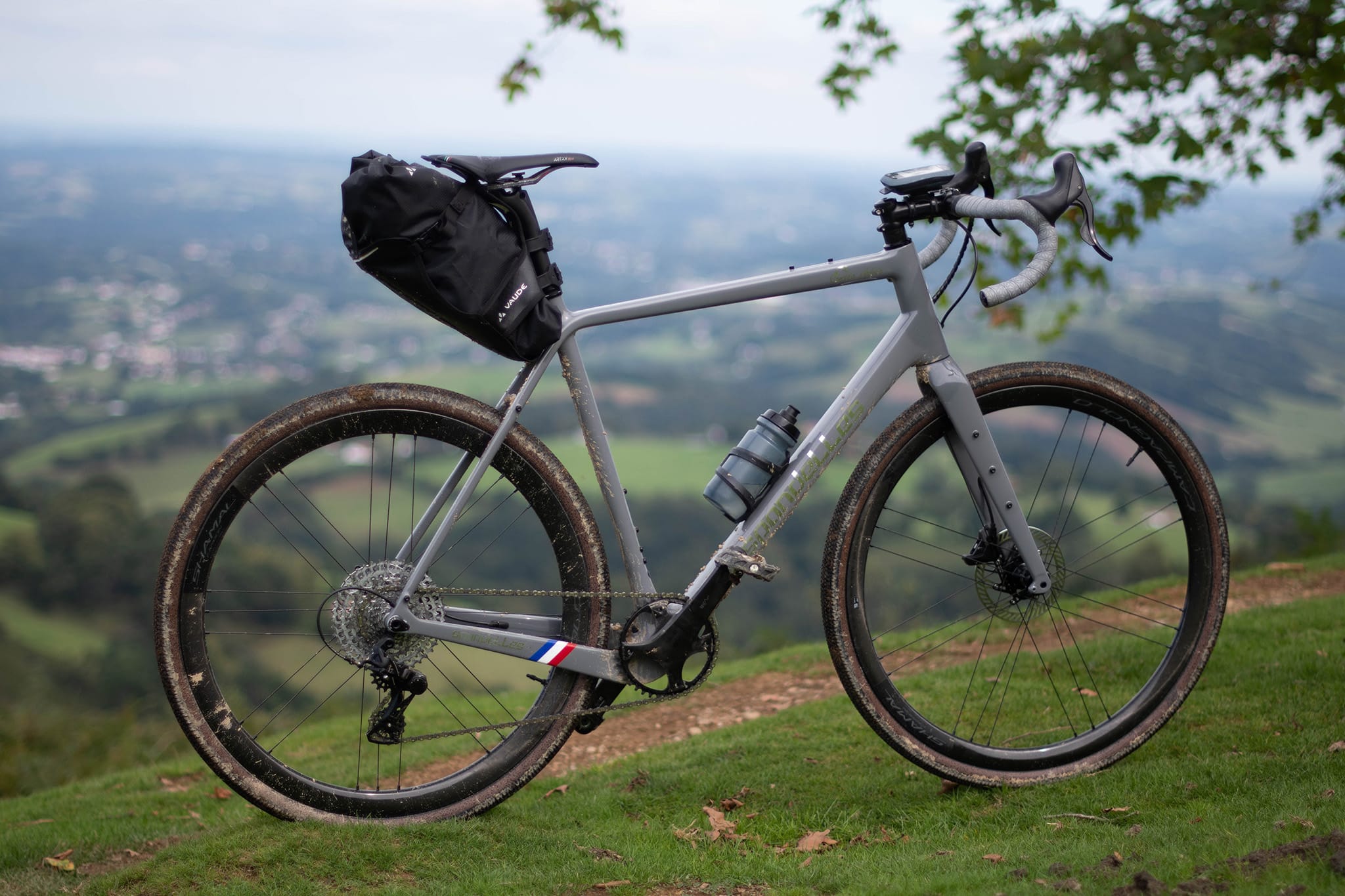 https://www.vojomag.com/app/uploads/2024/02/Gravel Pays basque bergerie 2.jpg