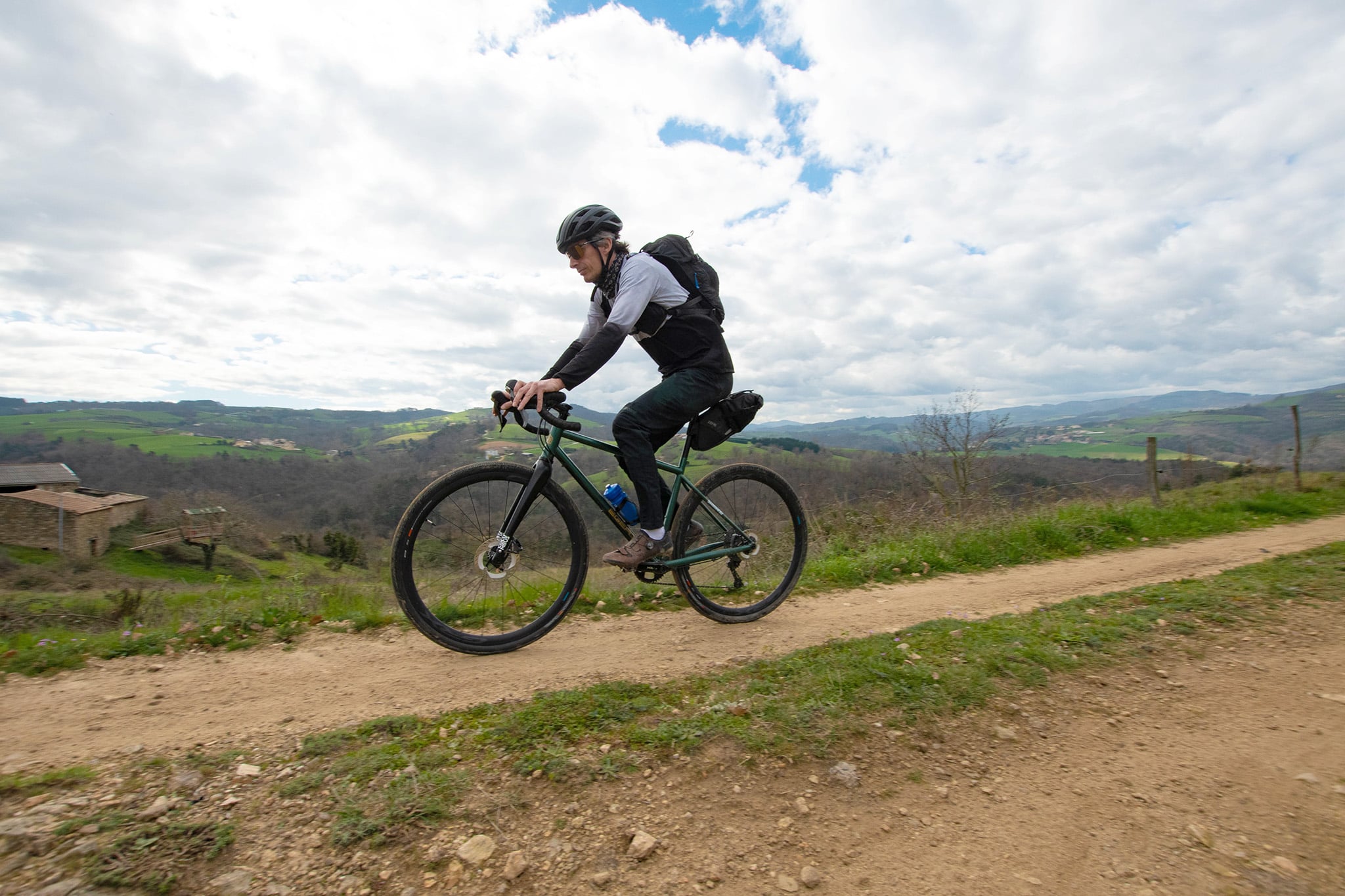 https://www.vojomag.com/app/uploads/2024/03/Ardeche gravel vallee 4.jpg