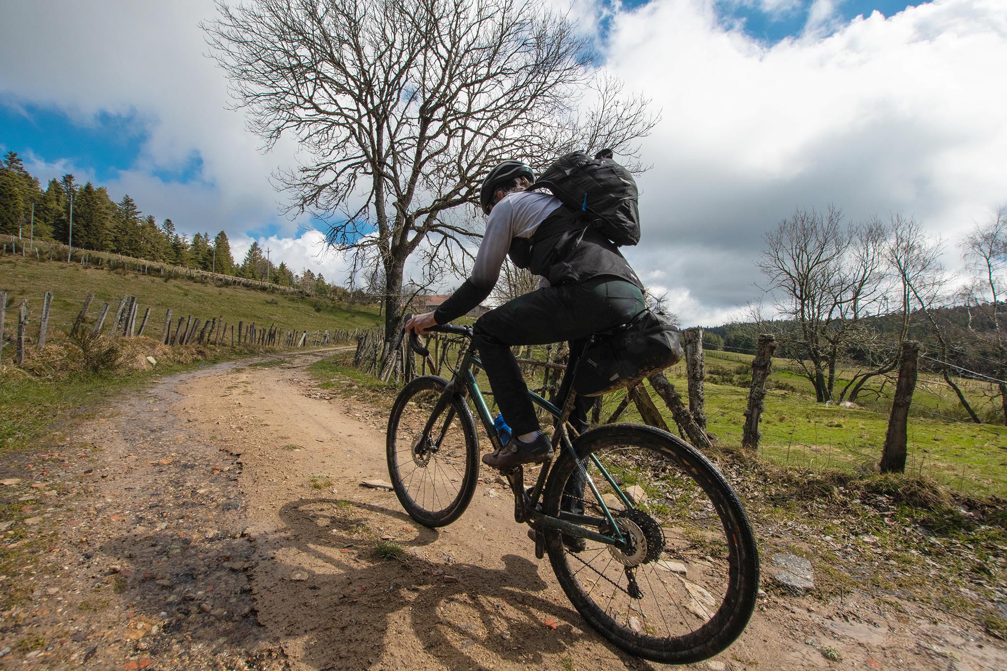 https://www.vojomag.com/app/uploads/2024/03/Ardeche gravel 2.jpg