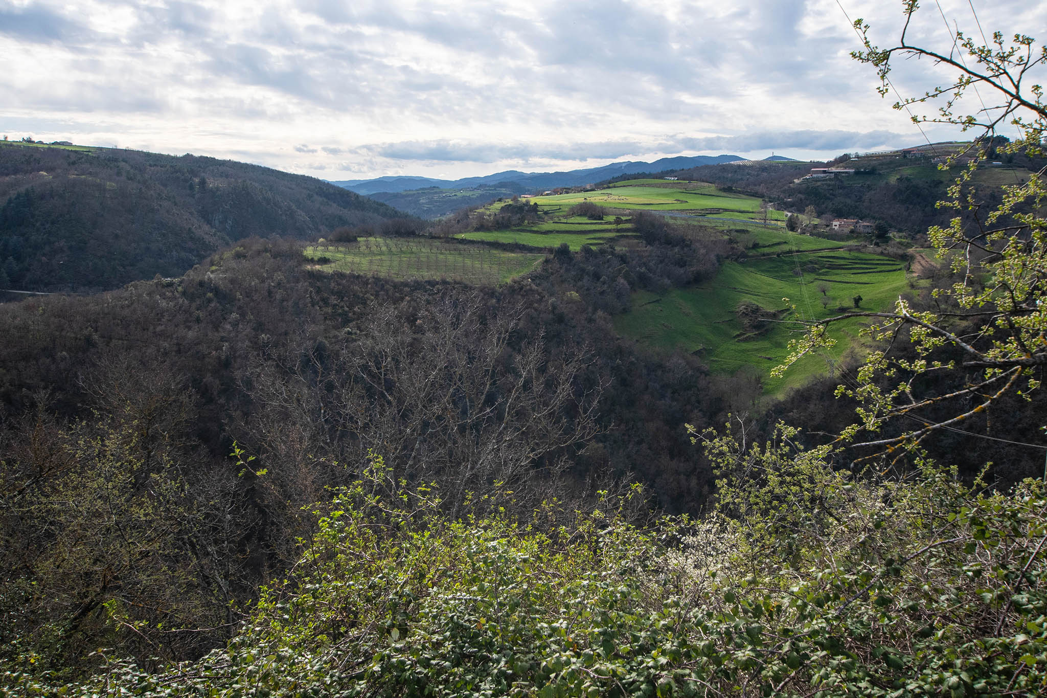 https://www.vojomag.com/app/uploads/2024/03/Ardeche gravel vallee 4.jpg