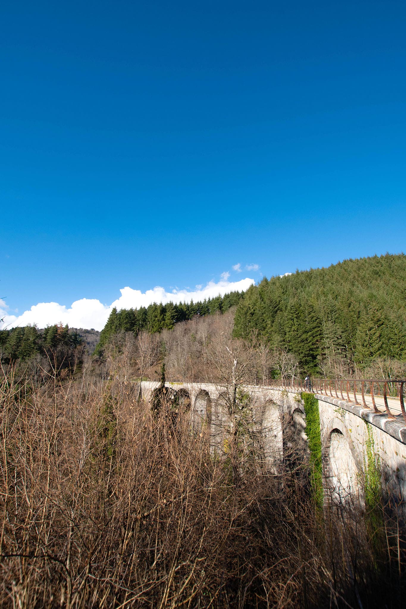 https://www.vojomag.com/app/uploads/2024/03/Ardeche gravel viaduc.jpg