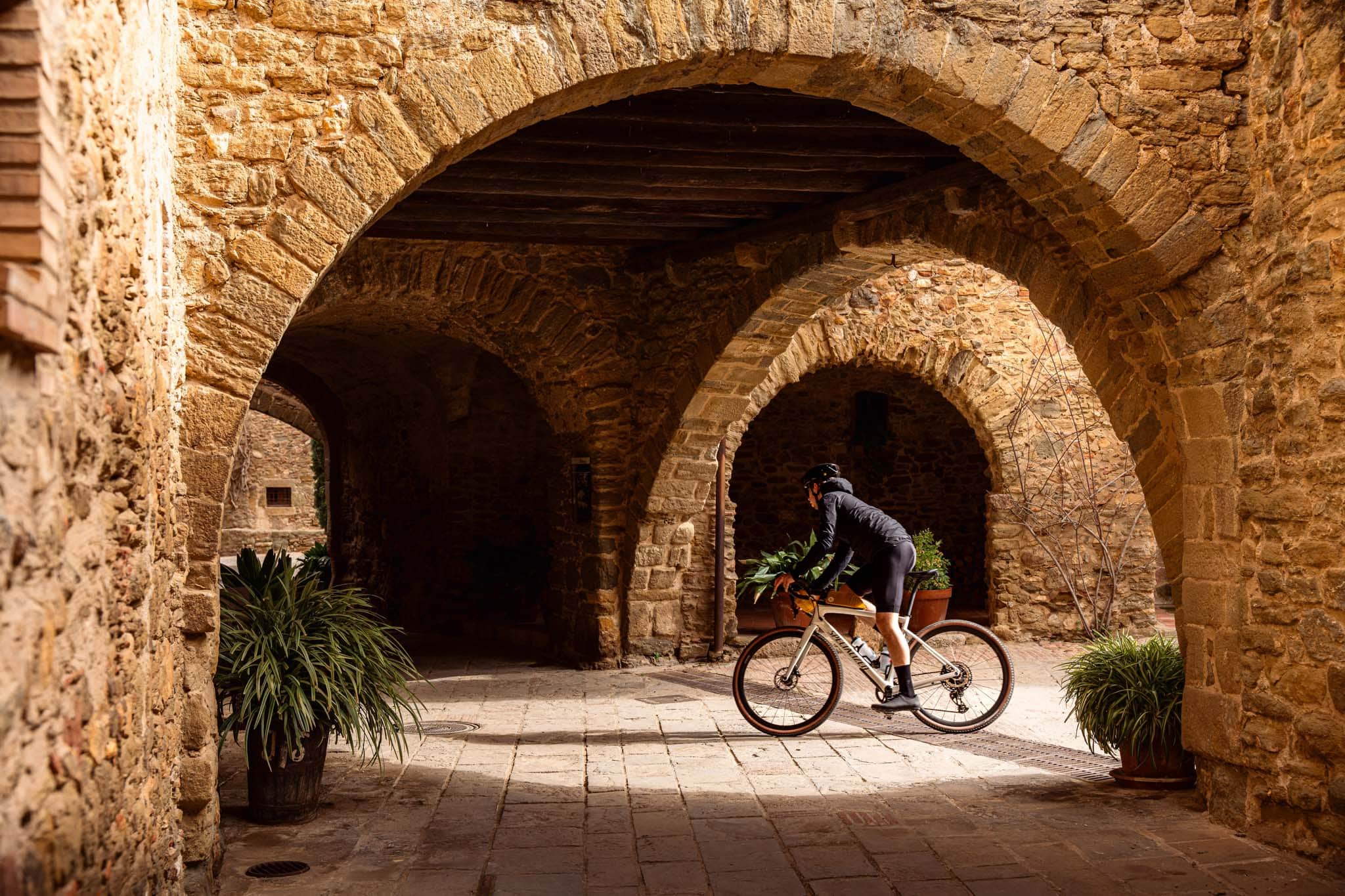 https://www.vojomag.com/app/uploads/2024/03/gravel race santa vall 2024 vojo paul humbert.jpg