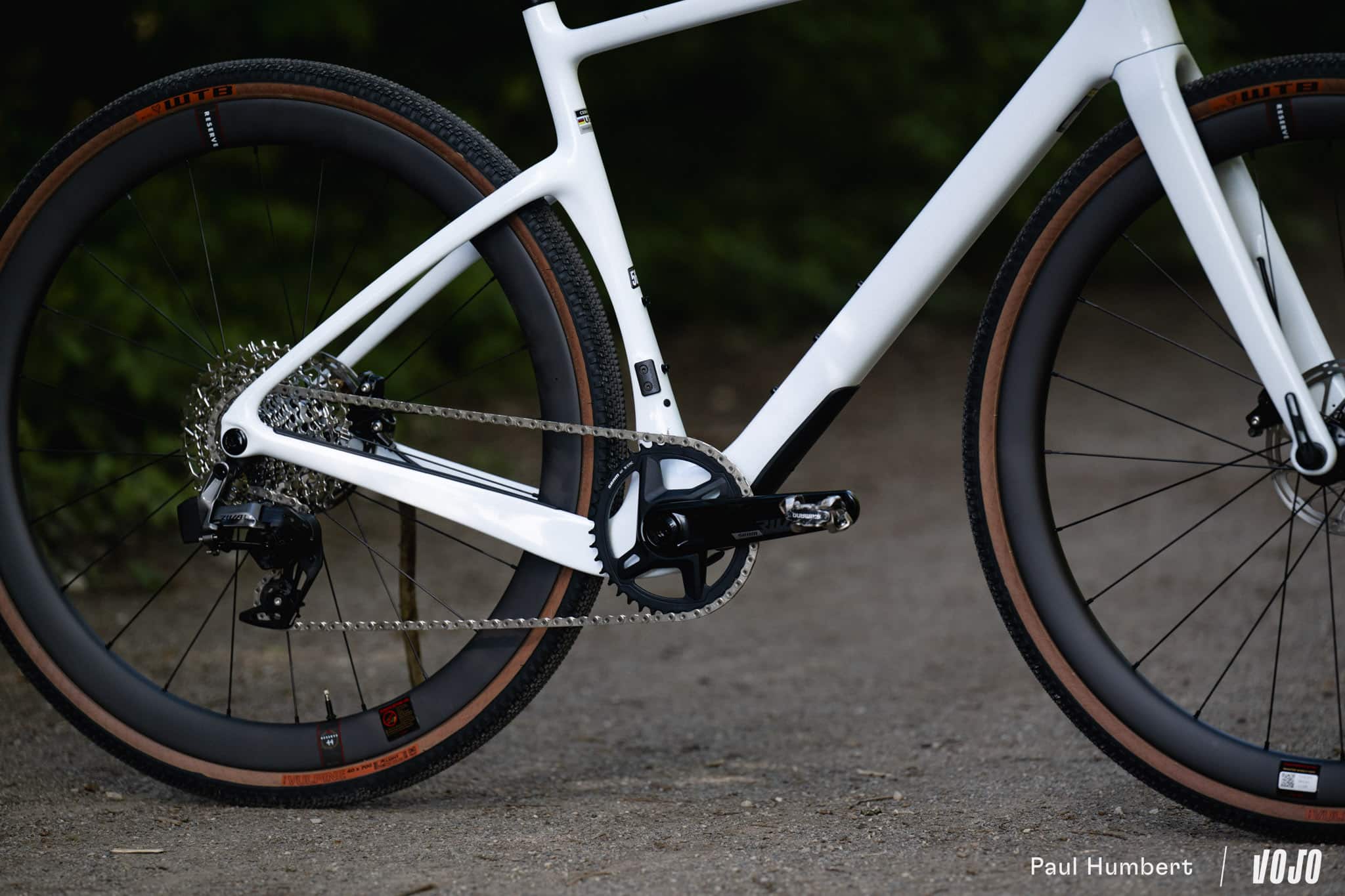 https://www.vojomag.com/app/uploads/2024/04/cervelo aspero test avis nouveaute gravel allroad 2024 vojo paul humbert 45.jpg