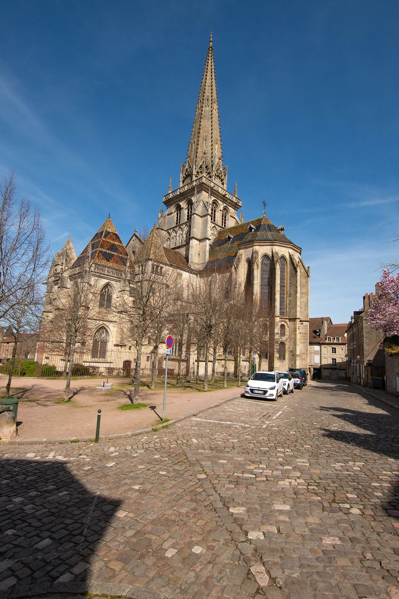 https://www.vojomag.com/app/uploads/2024/05/Gravel Morvan. Autun cathedrale BD.jpg
