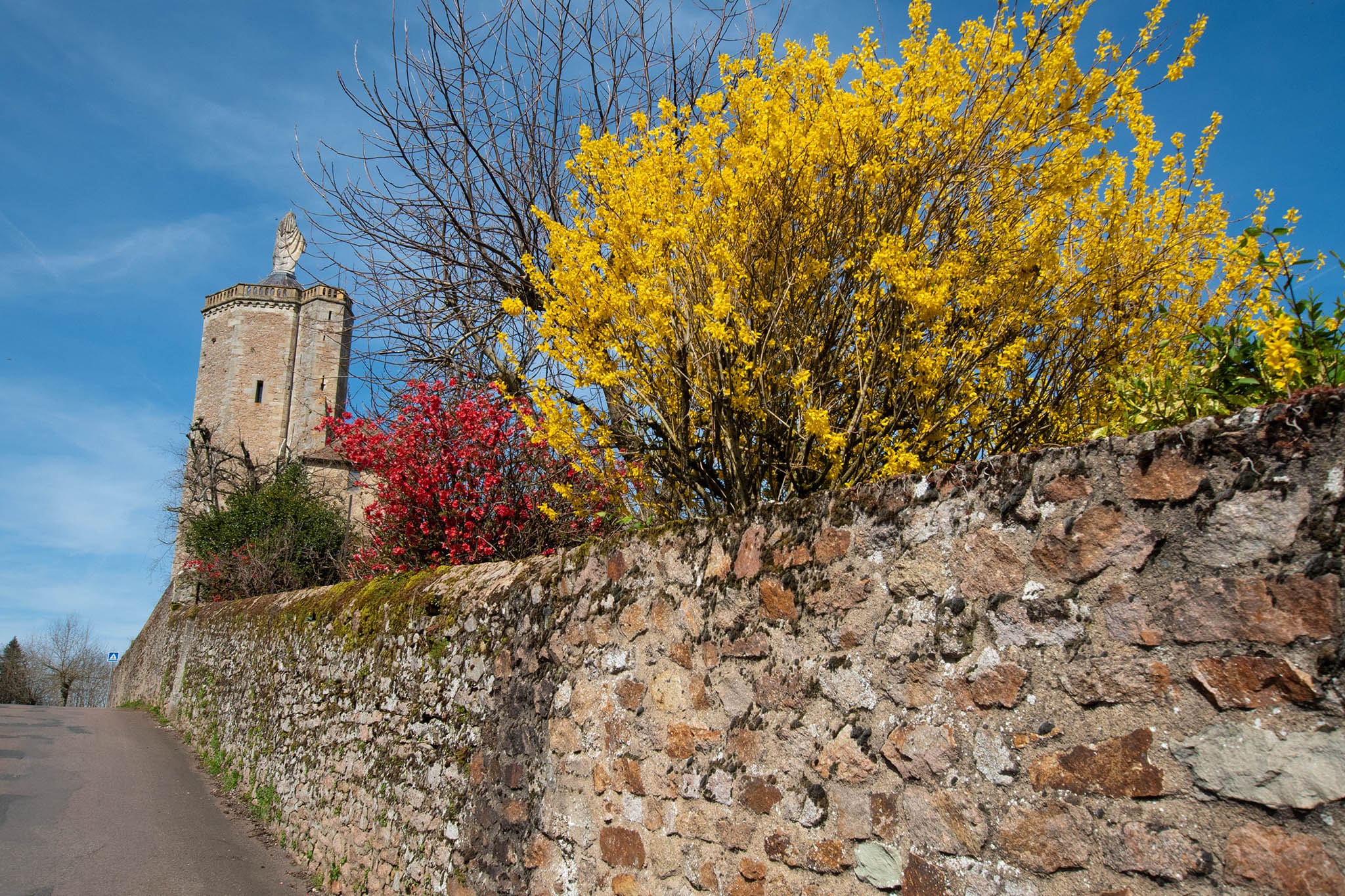 https://www.vojomag.com/app/uploads/2024/05/Gravel Morvan. Autun cathedrale BD.jpg