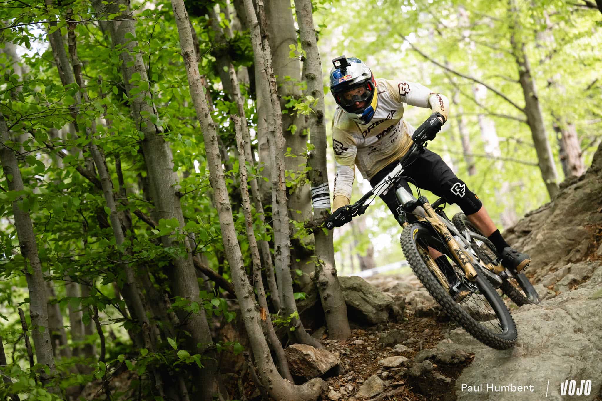 https://www.vojomag.com/app/uploads/2024/05/course vtt enduro edr finale ligure dimanche 2024 vojo paul humbert.jpg