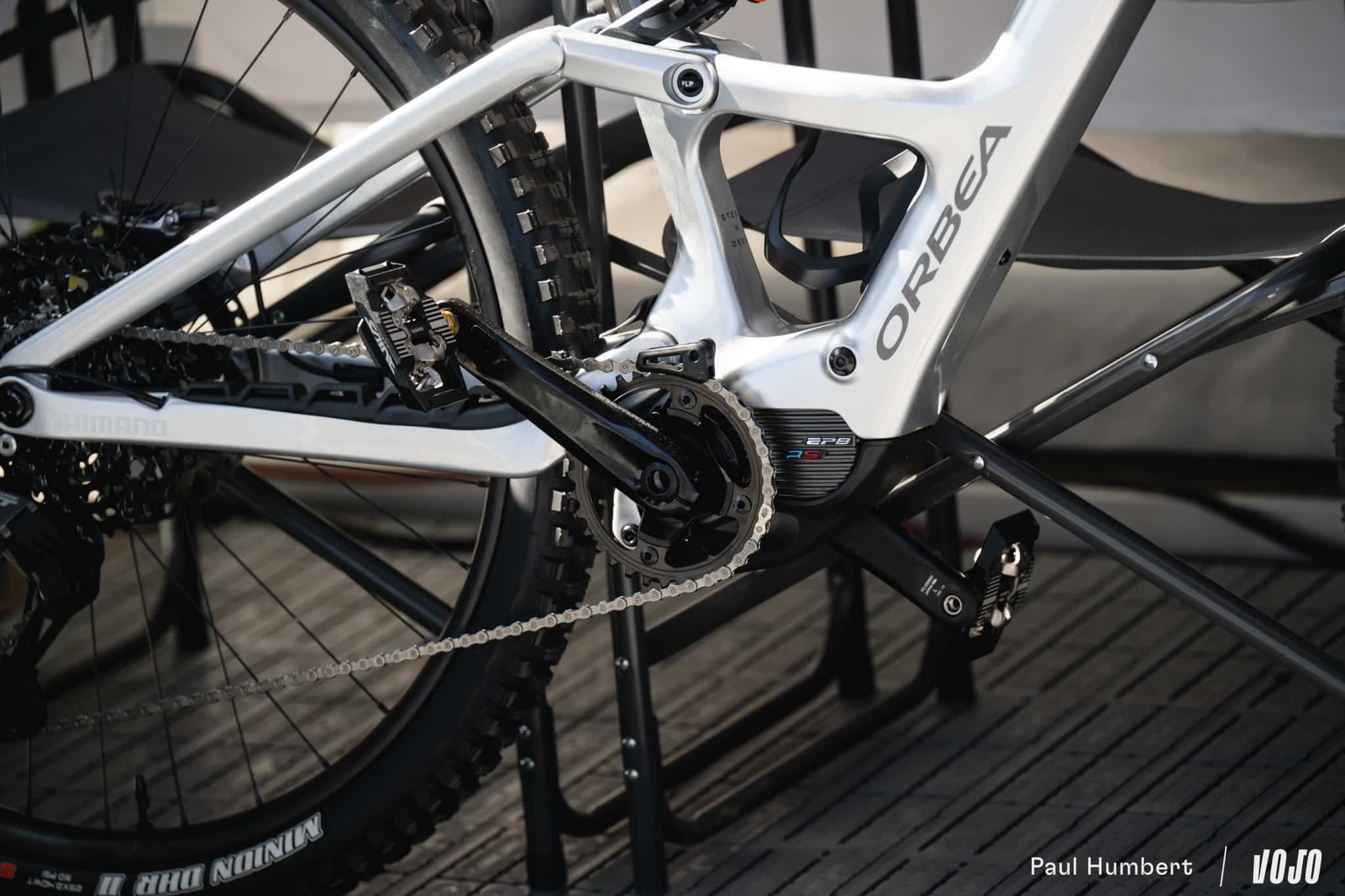 https://www.vojomag.com/app/uploads/2024/05/orbea rise oolab vttae ebike wild damien oton 2024 vojo paul humbert 3.jpg