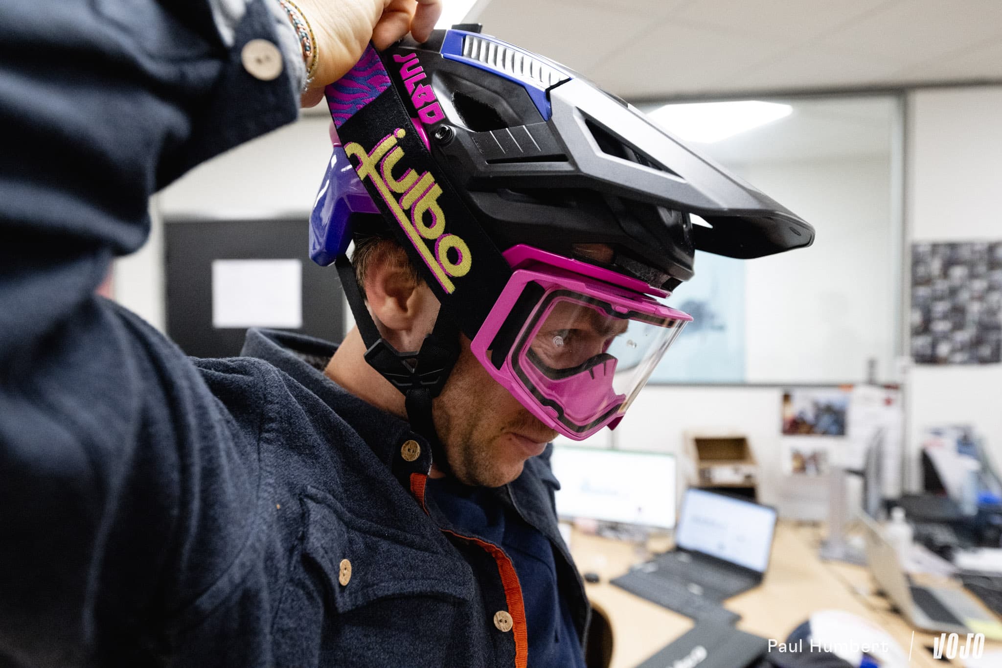https://www.vojomag.com/app/uploads/2024/05/test julbo forest evo casque vtt lunette longchaumois 2024 vojo paul humbert 31.jpg