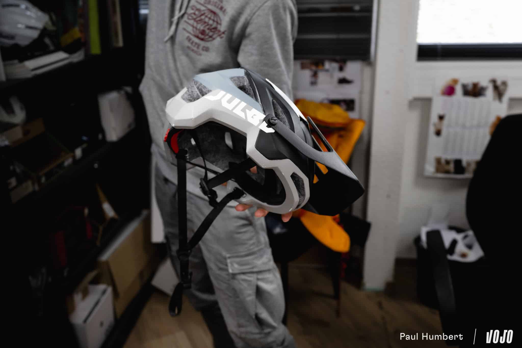 https://www.vojomag.com/app/uploads/2024/05/test julbo forest evo casque vtt lunette longchaumois 2024 vojo paul humbert 15.jpg