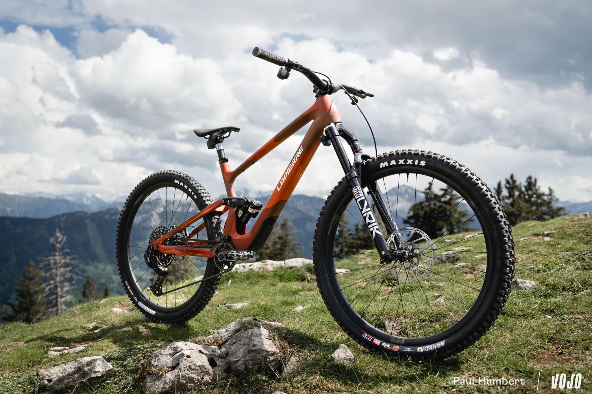 https://www.vojomag.com/app/uploads/2024/05/test nouveau lapierre zesty vtt 2024 vojo paul humbert 17.jpg