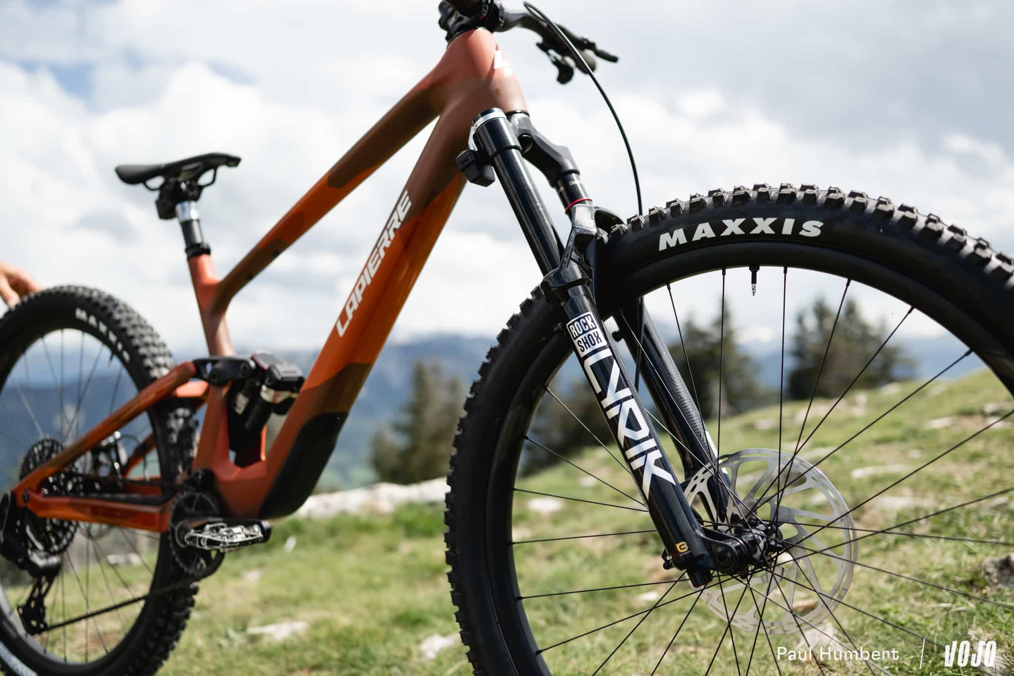 https://www.vojomag.com/app/uploads/2024/05/test nouveau lapierre zesty vtt 2024 vojo paul humbert 29.jpg