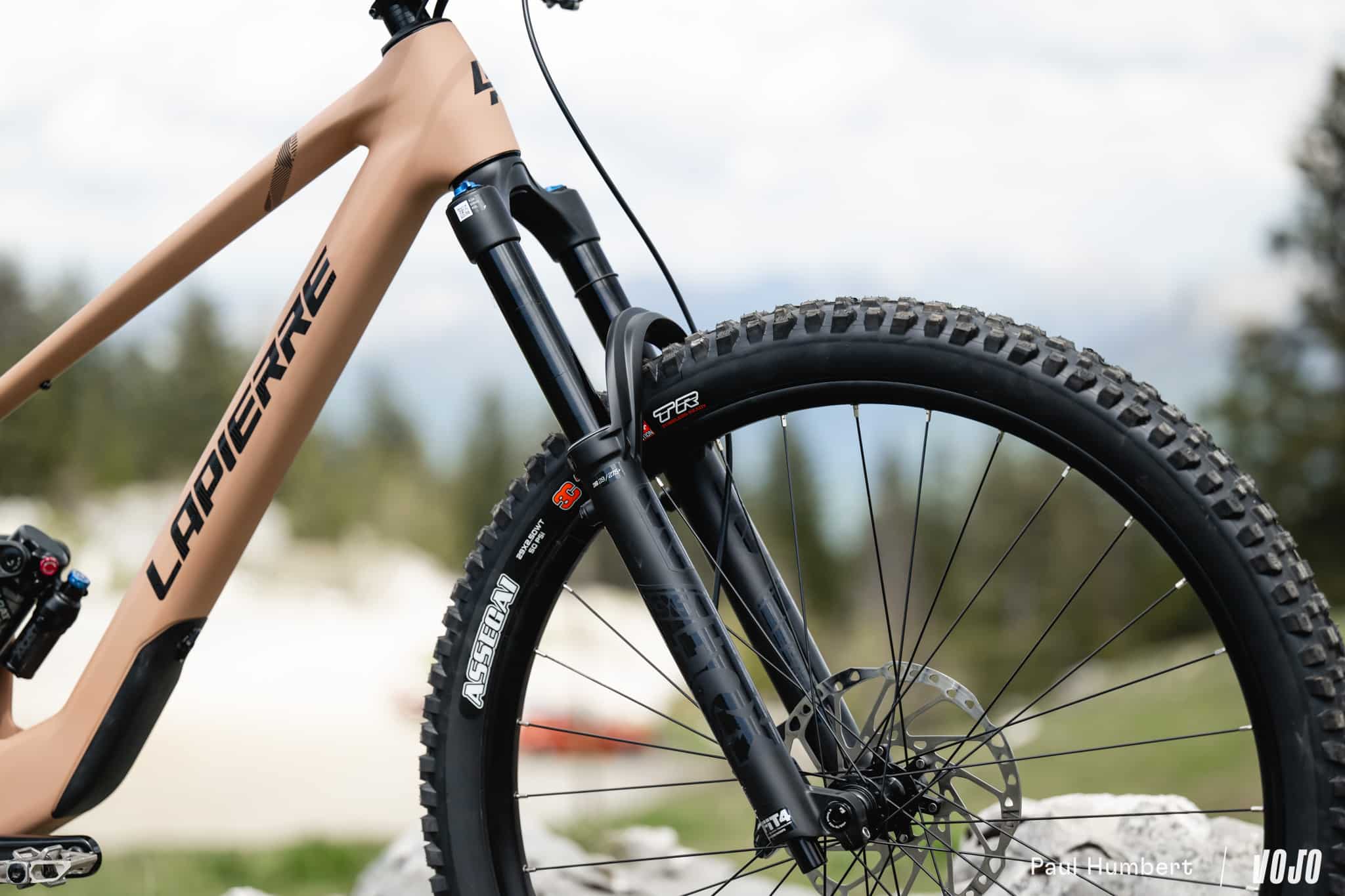 https://www.vojomag.com/app/uploads/2024/05/test nouveau lapierre zesty vtt 2024 vojo paul humbert 101.jpg
