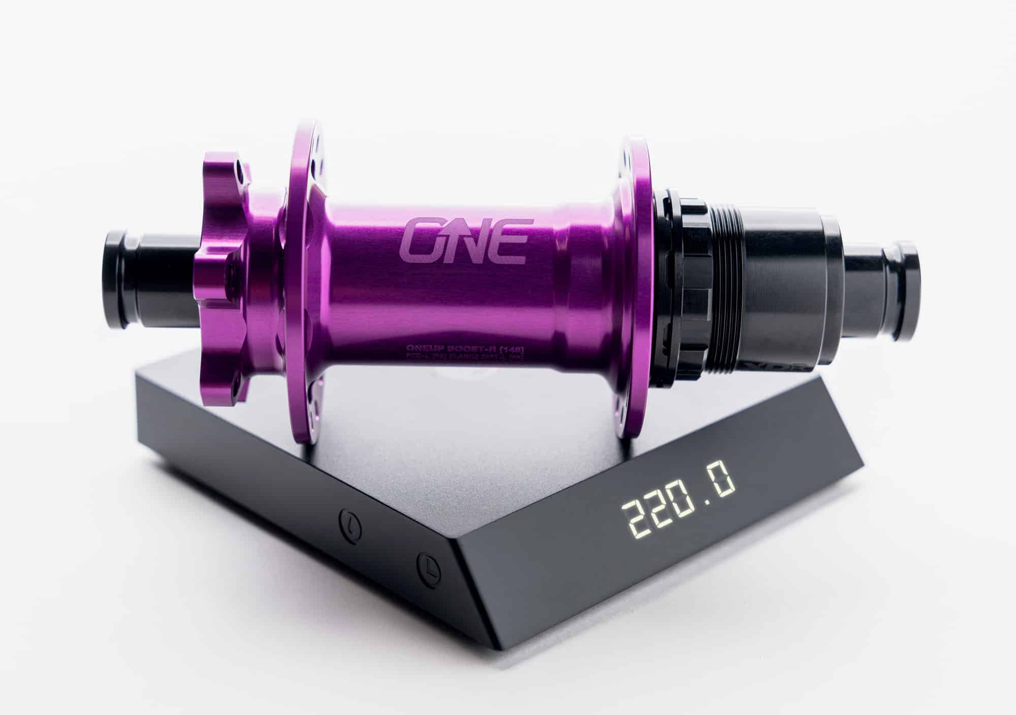 https://www.vojomag.com/app/uploads/2024/06/OneUp Components Hubs Cross Section Purple Iso.jpg