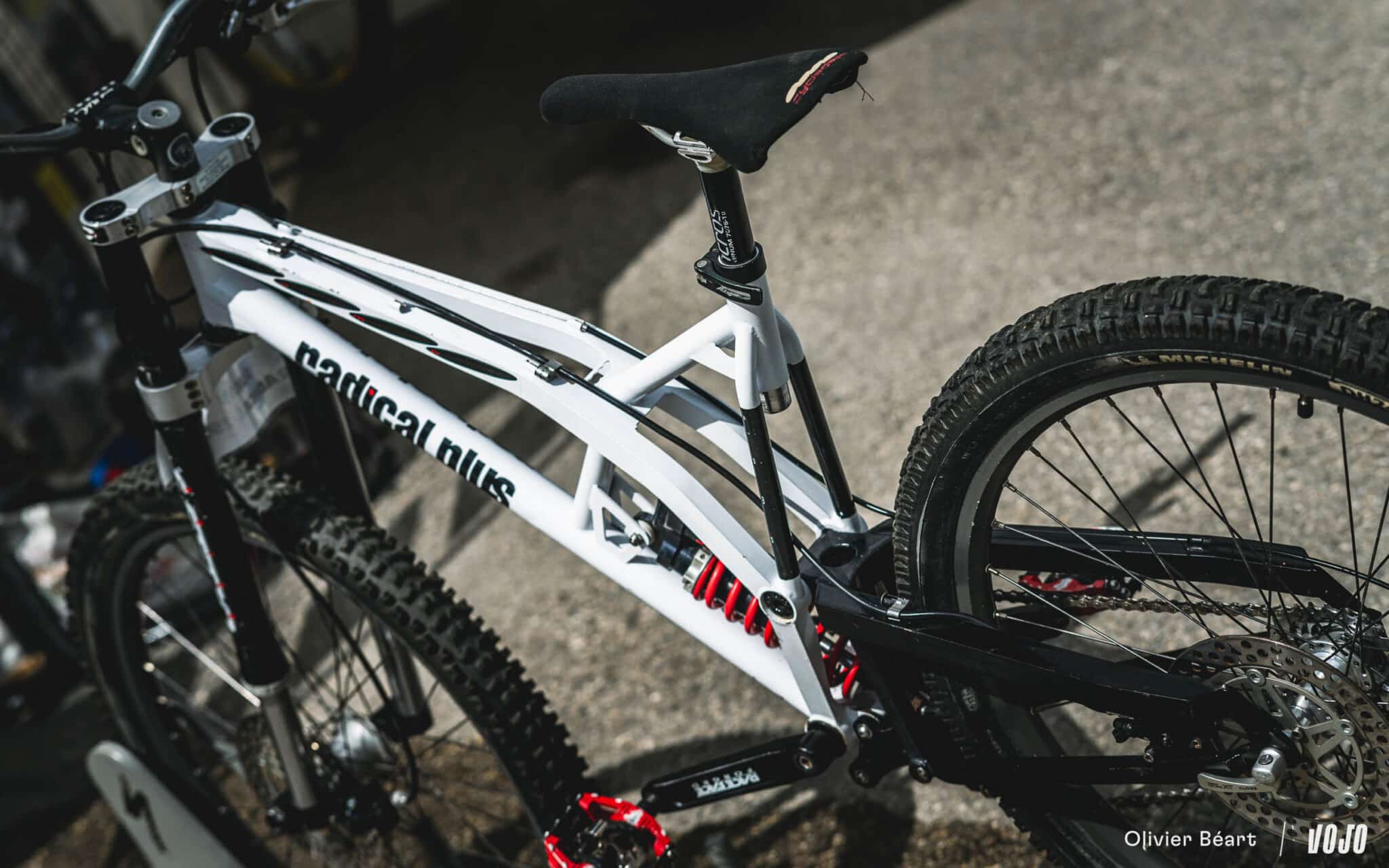 https://www.vojomag.com/app/uploads/2024/06/Passportes 2024 Expo vtt vintage DH - Copyright Olivier Beart Vojo Magazine 87 2048x1280.jpg