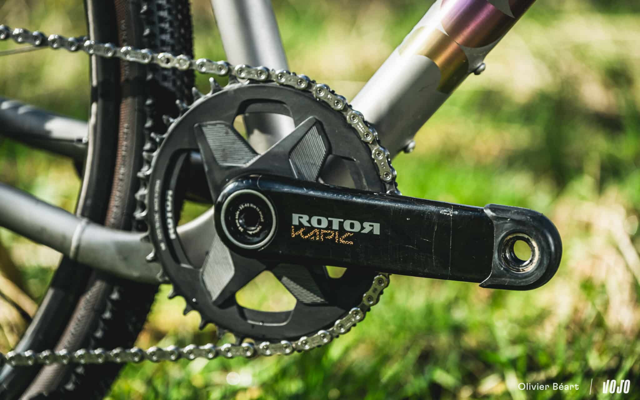 https://www.vojomag.com/app/uploads/2024/06/Robert RG01 gravel titane Leon Sauvage Prix Geometrie - Copyright Olivier Beart Vojo Magazine 17 2048x1280.jpg