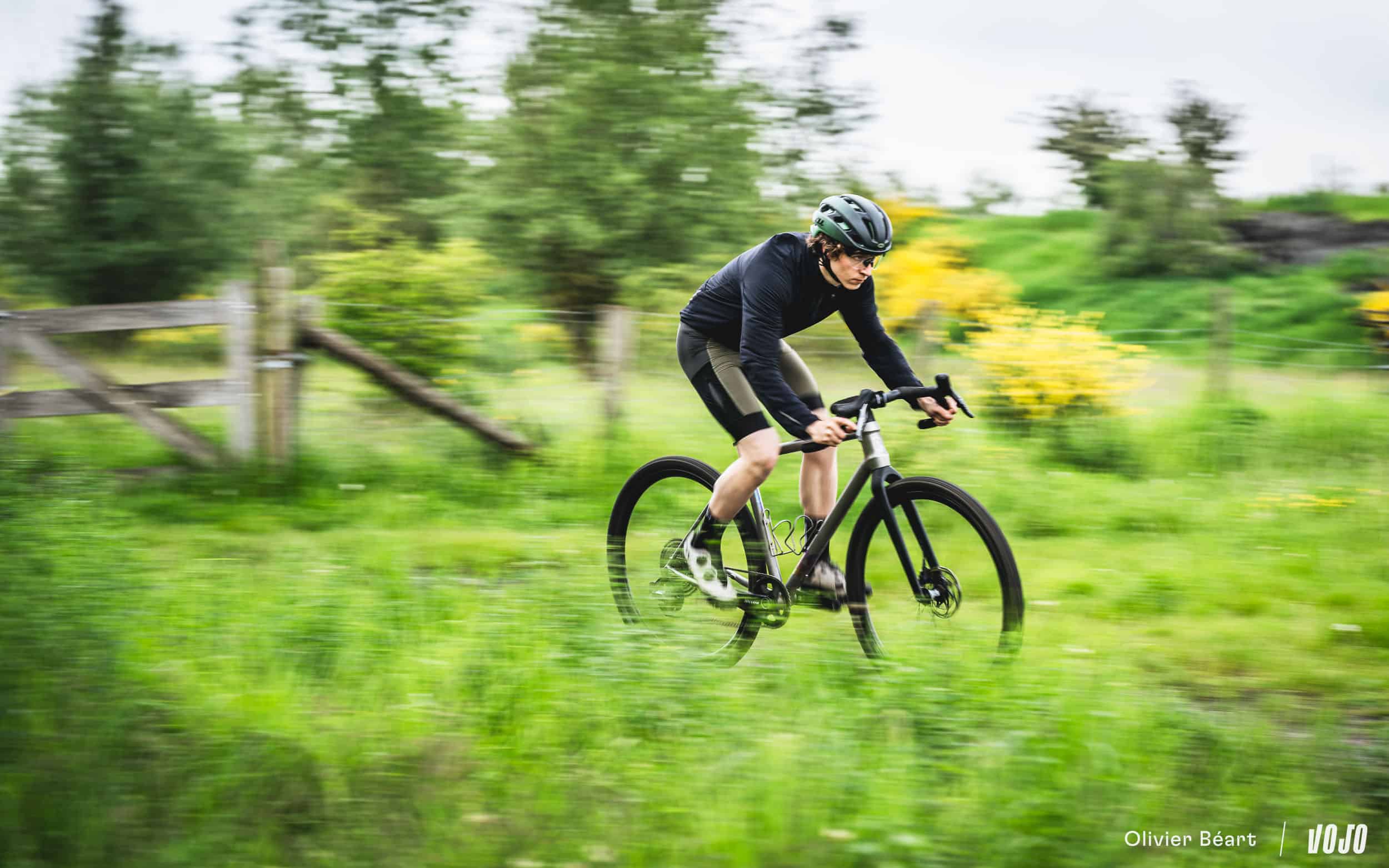 https://www.vojomag.com/app/uploads/2024/06/Robert RG01 gravel titane Leon Sauvage Test Essai Avis - Copyright Olivier Beart Vojo Magazine 4.jpg
