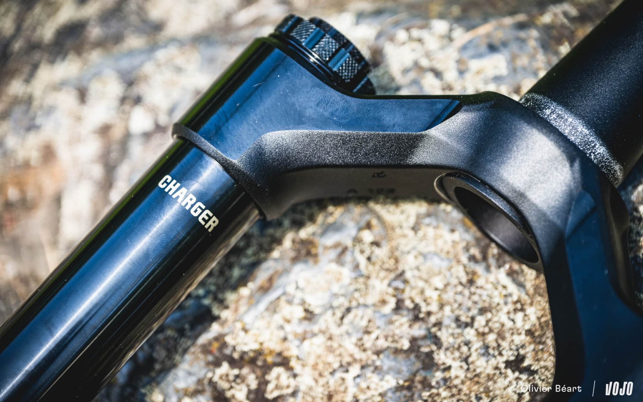 https://www.vojomag.com/app/uploads/2024/06/RockShox Lyrik Charger 3 1 2025 test Essai Avis Olivier Beart Vojo Magazine 18 2048x1280.jpg