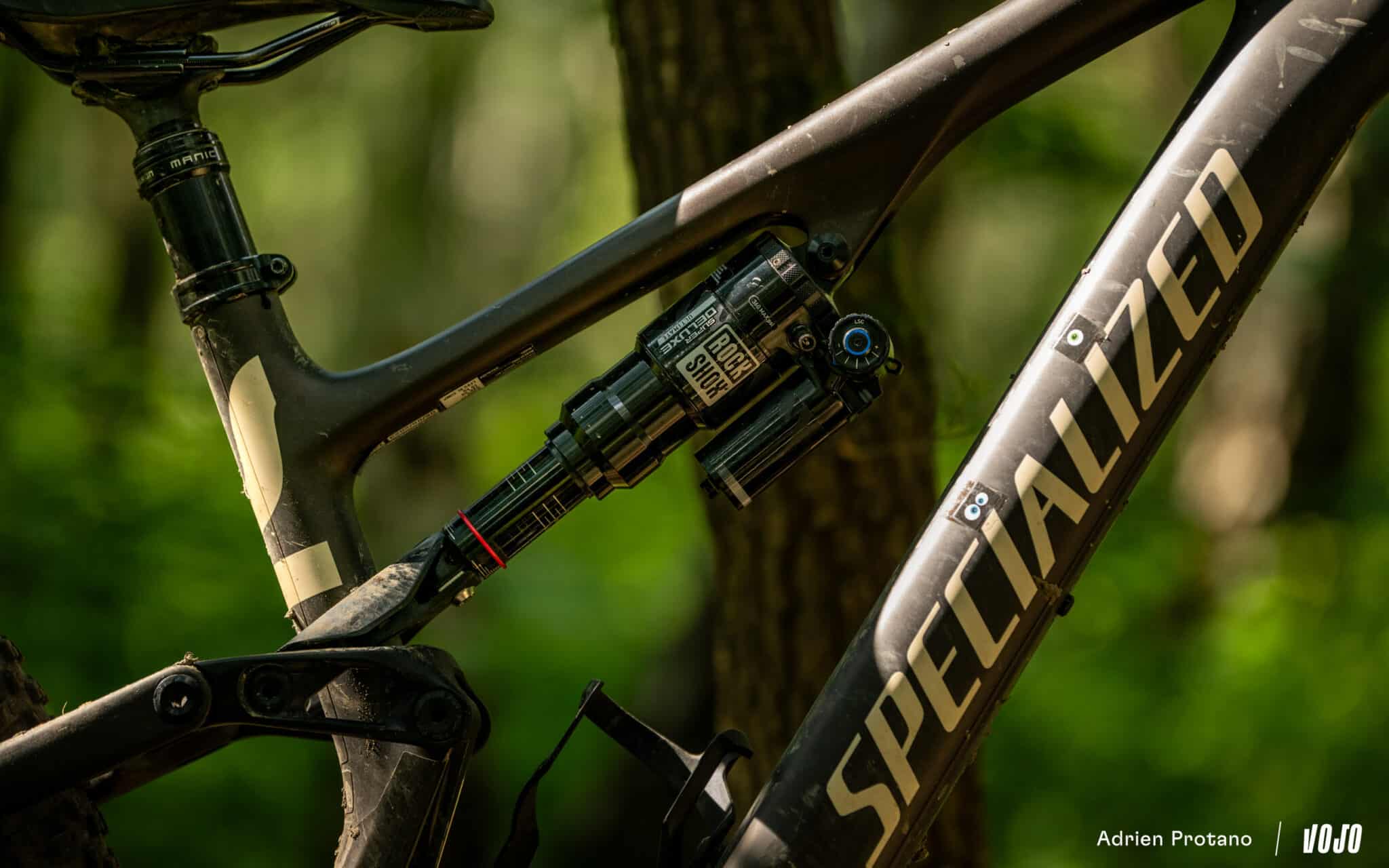 https://www.vojomag.com/app/uploads/2024/06/Rockshox Lyrik Super Deluxe 2024 Test Vojo A.Protano 20 3 2048x1280.jpg