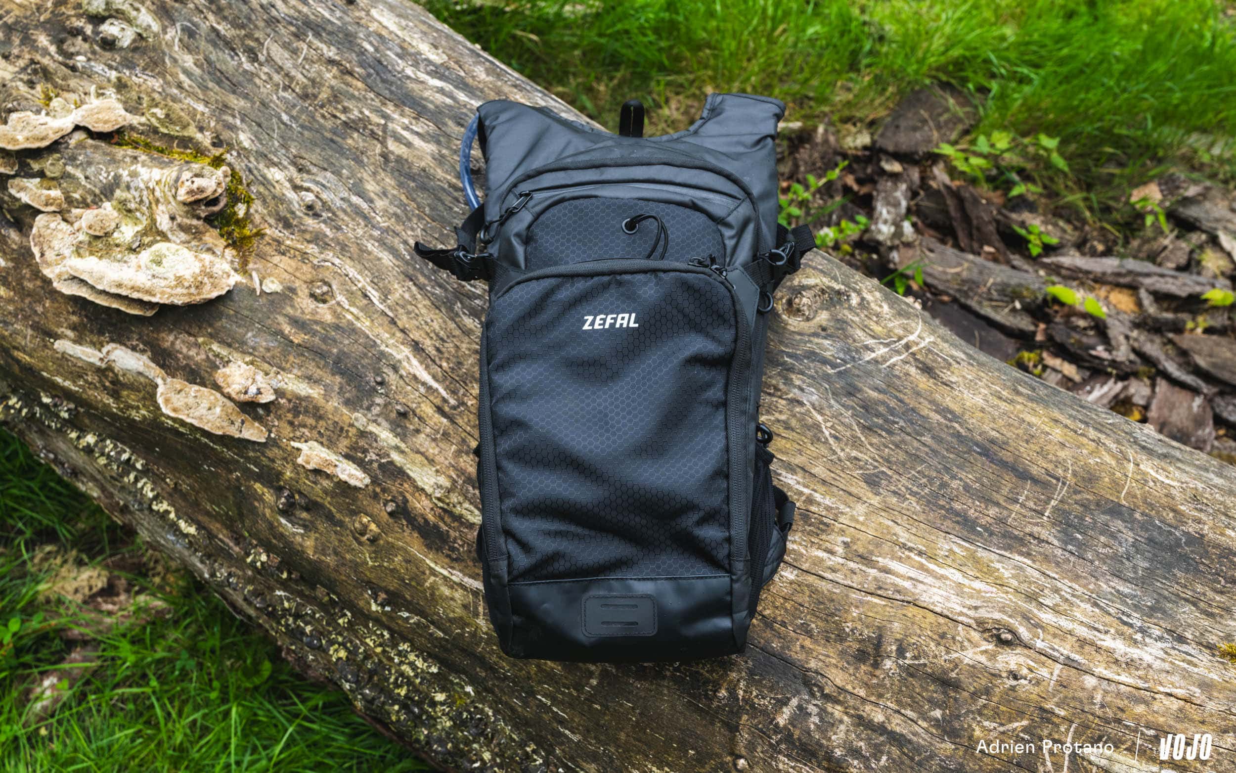 https://www.vojomag.com/app/uploads/2024/06/Zefal Z Hydro sac hydratation 2024 Test Vojo A.Protano 20 1 18.jpg