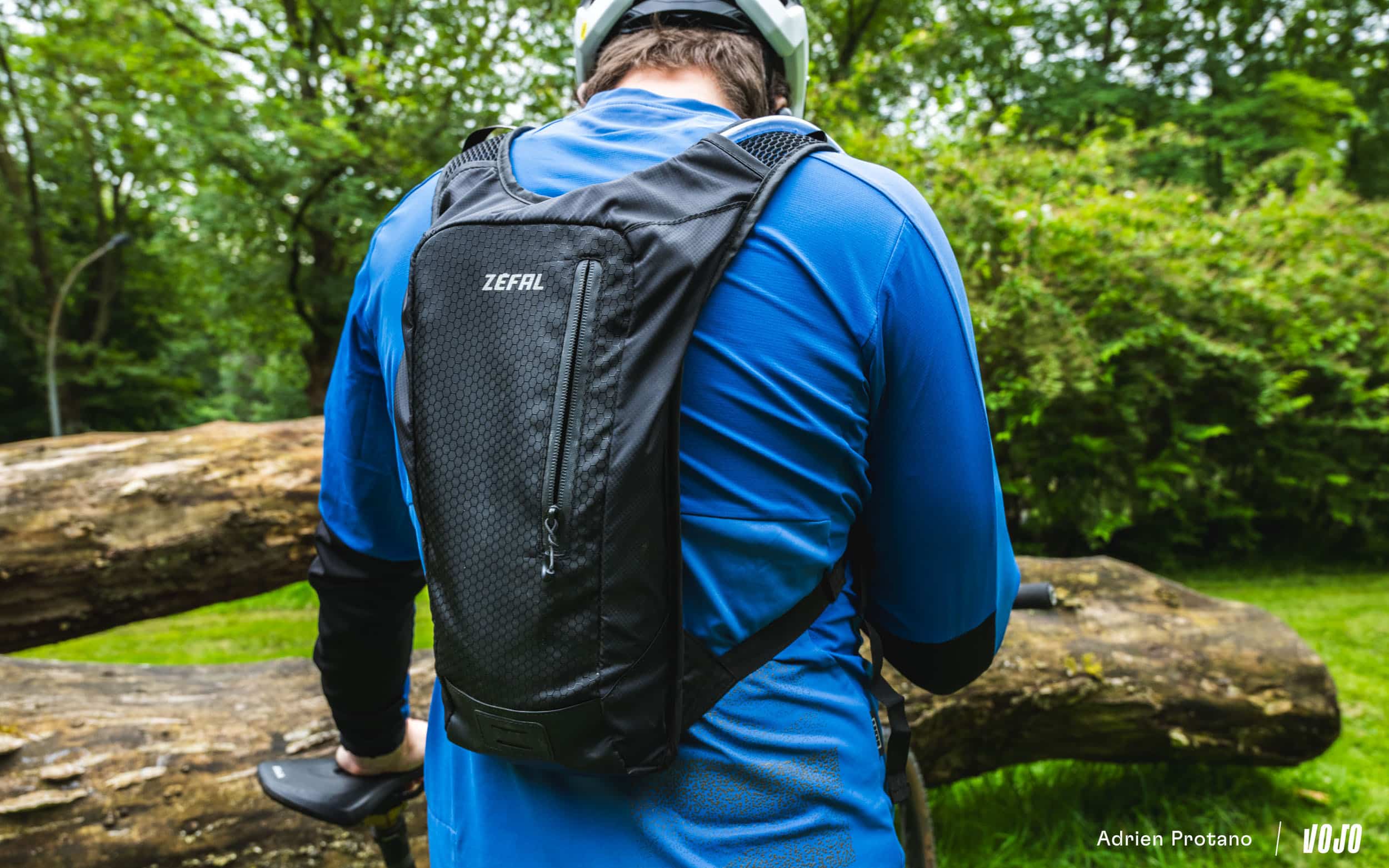 https://www.vojomag.com/app/uploads/2024/06/Zefal Z Hydro sac hydratation 2024 Test Vojo A.Protano 20 1 5b.jpg