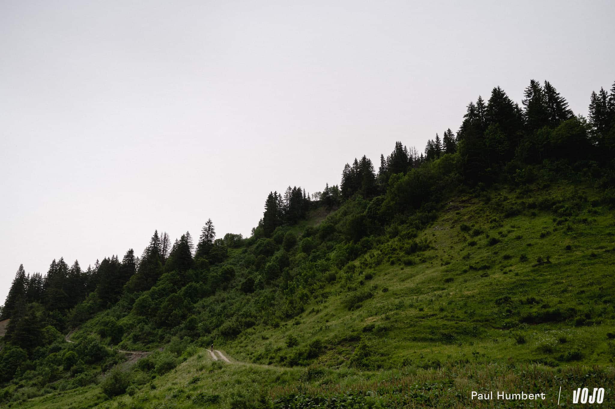 https://www.vojomag.com/app/uploads/2024/06/pass portes du soleil chatel gravel 2024 vojo paul humbert 18.jpg