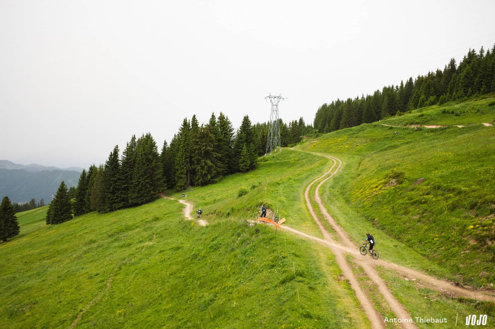 https://www.vojomag.com/app/uploads/2024/06/pass portes du soleil chatel rando vtt 2024 vojo paul humbert 59.jpg