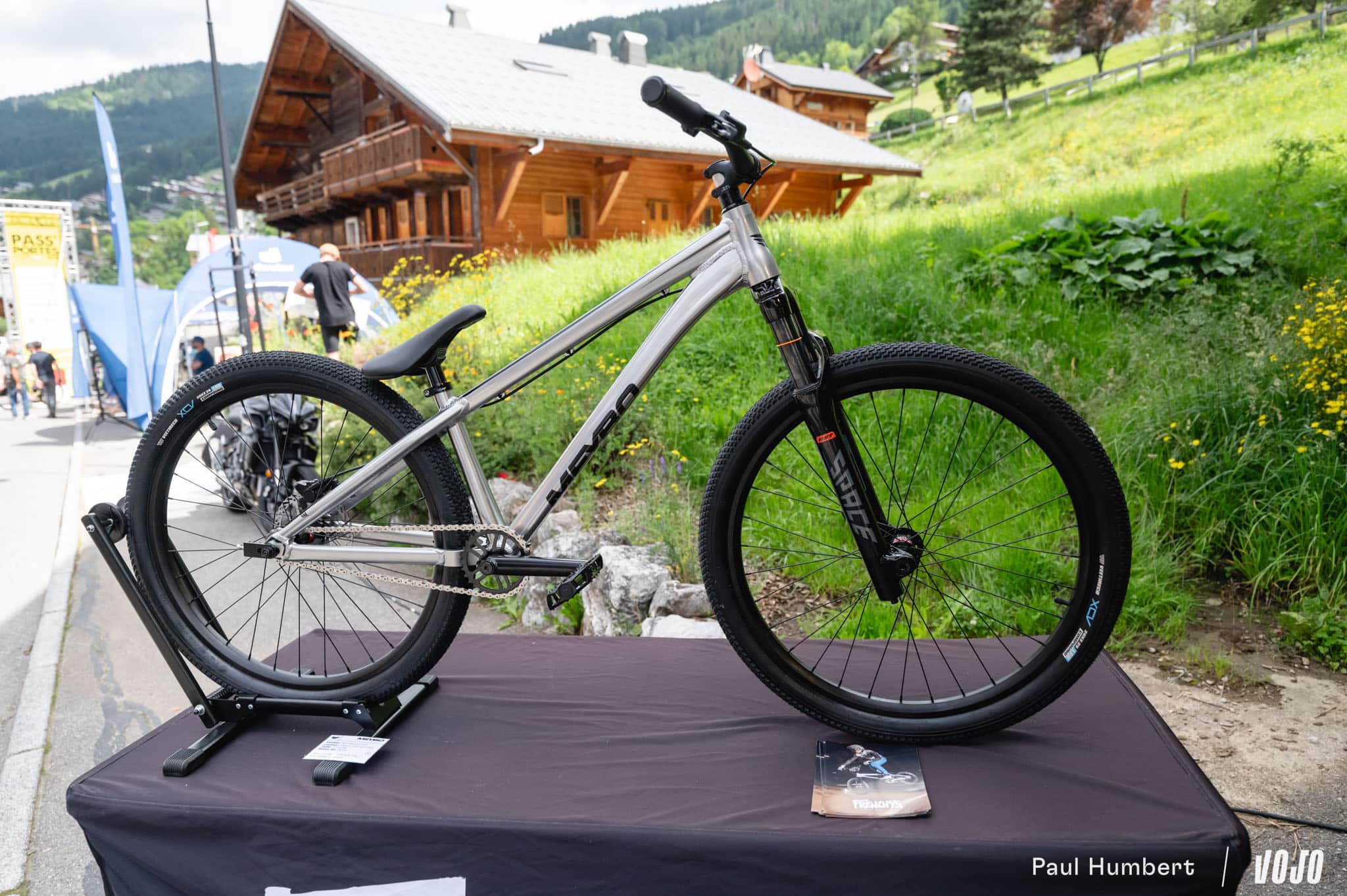 https://www.vojomag.com/app/uploads/2024/06/pass portes du soleil chatel salon 2024 vojo paul humbert 104.jpg