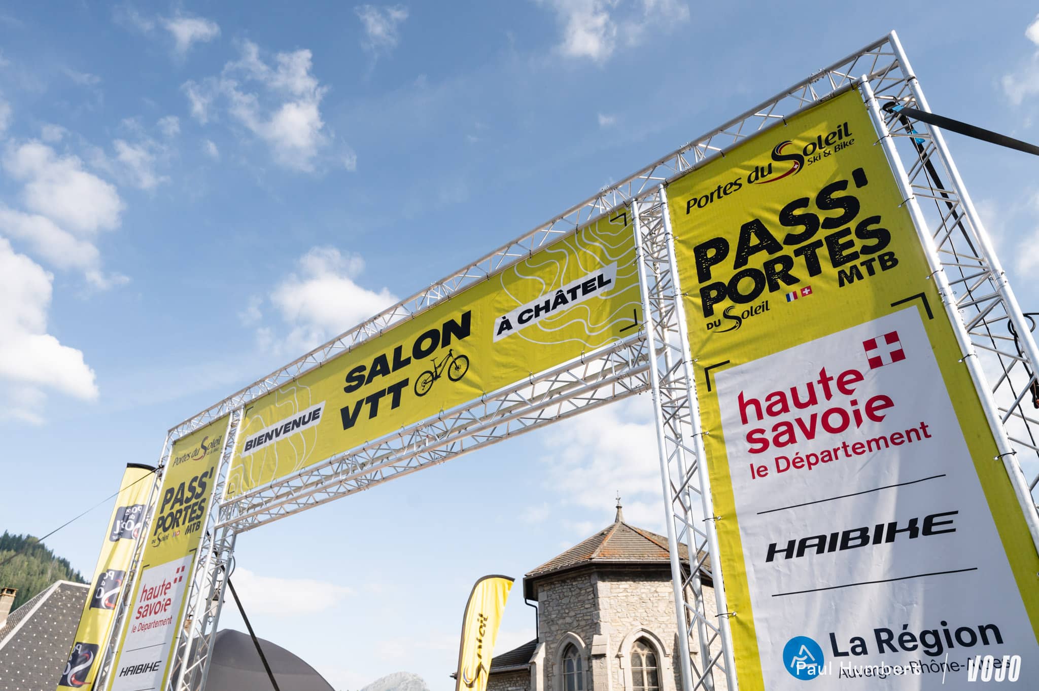https://www.vojomag.com/app/uploads/2024/06/pass portes du soleil chatel salon 2024 vojo paul humbert.jpg
