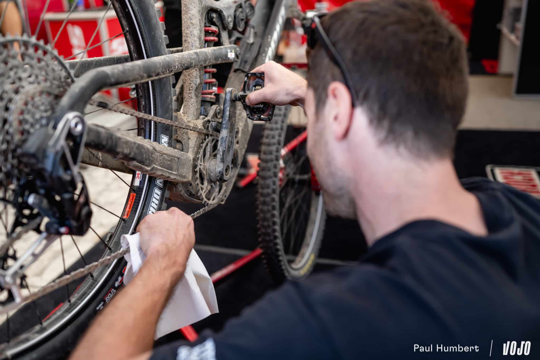 https://www.vojomag.com/app/uploads/2024/06/service course sram rockshox technical center race 2024 vojo paul humbert 5.jpg