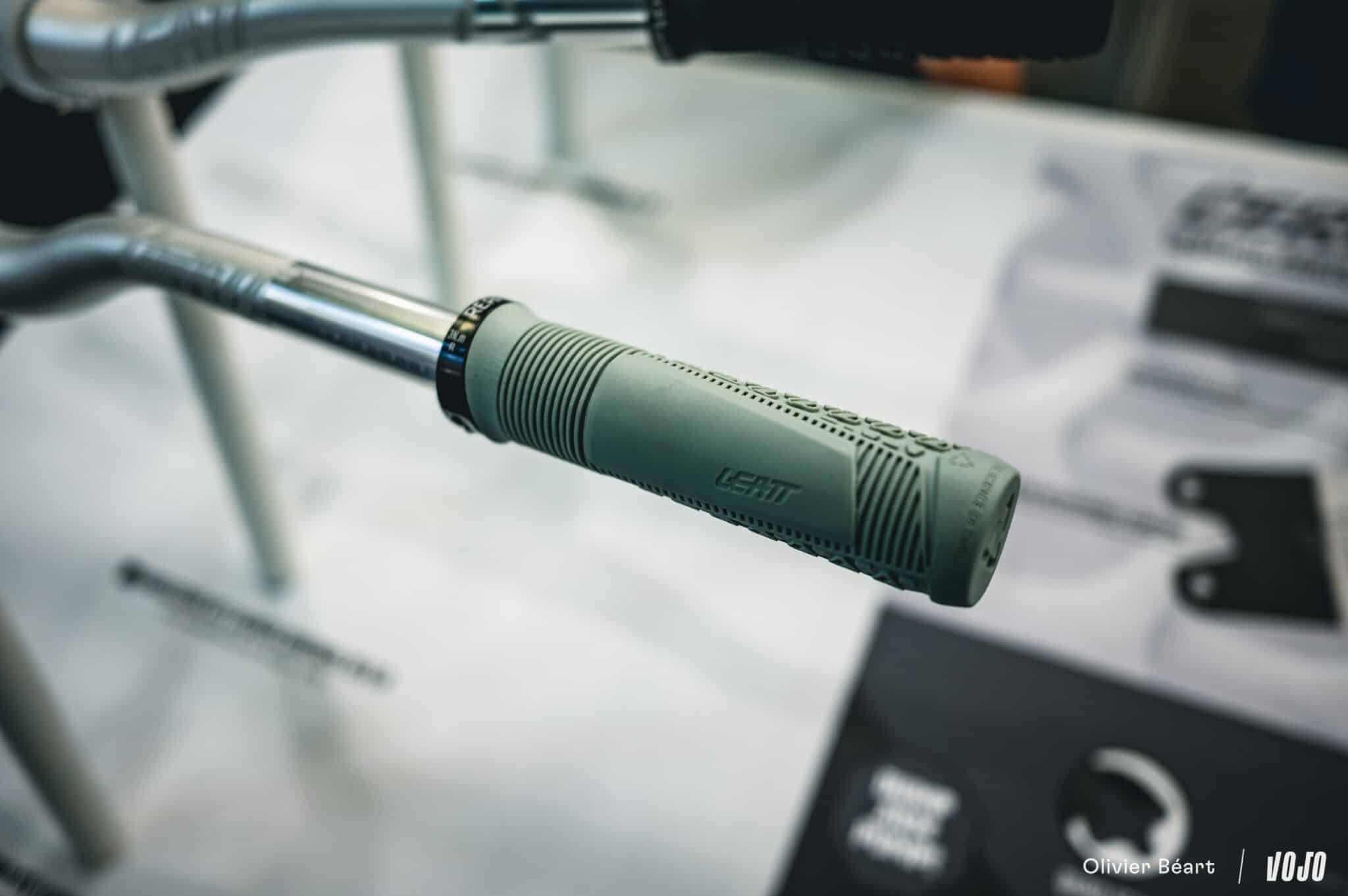 https://www.vojomag.com/app/uploads/2024/07/Leatt potence pedale cintre grip 2024 - Copyright Olivier Beart Vojo Magazine 6 2048x1362.jpg