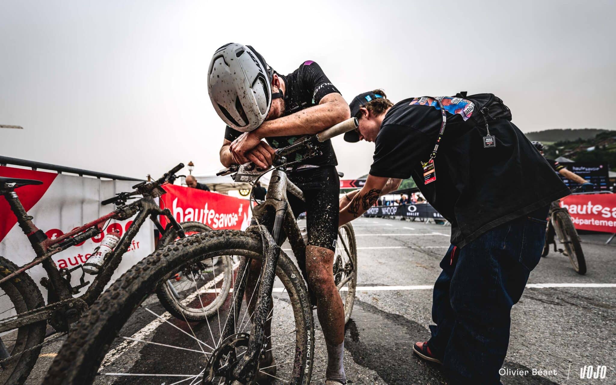 https://www.vojomag.com/app/uploads/2024/07/Origine Vojo Basile Allard Remi Groslambert MB Race 2024 - Copyright Olivier Beart Vojo Magazine 66 2048x1280.jpg