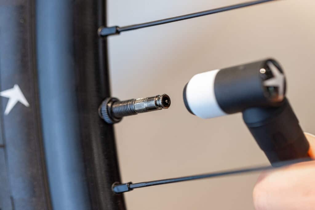 Nouveauté | Valve Schwalbe Clik : la fin de la valve Presta ?